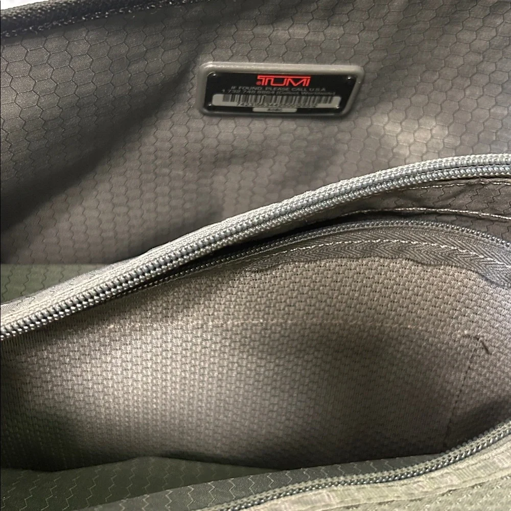 TUMI 508C Black ballistic nylon Messenger Bag/expandable weekender, laptop bag